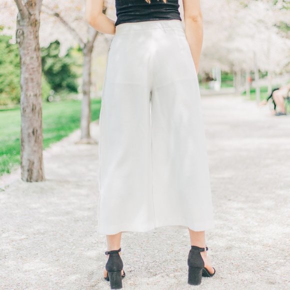 Dress Forum Placket-Side Culotte Pants in White - Picture 2 of 2